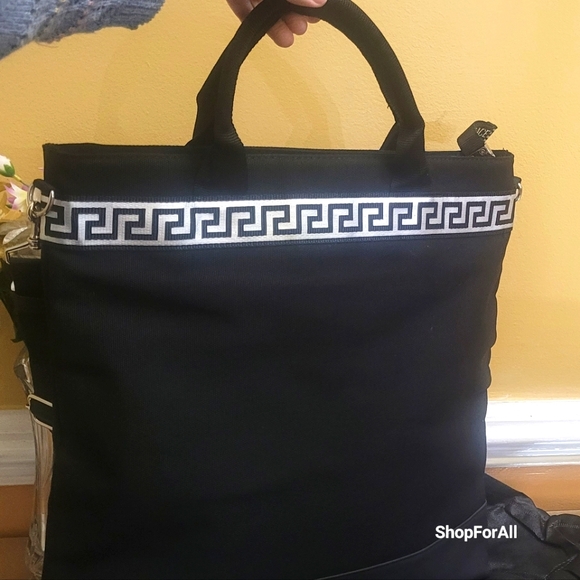 Versace - Picture 3 of 12